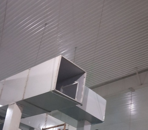 车间水帘风扇负压风机+降温水帘通风降温系统;体后必将成为欧冠网站-欧冠（中国）
设备的主流。湿帘（水帘）性能特点：采用新材料与空间交联技术，高吸水、高耐水、抗霉变、耐腐蚀、使用寿命长。产品蒸发比表面大，降温效率达80%以上。产品含表面活性剂，自然吸水，扩散速度快，效能持久。